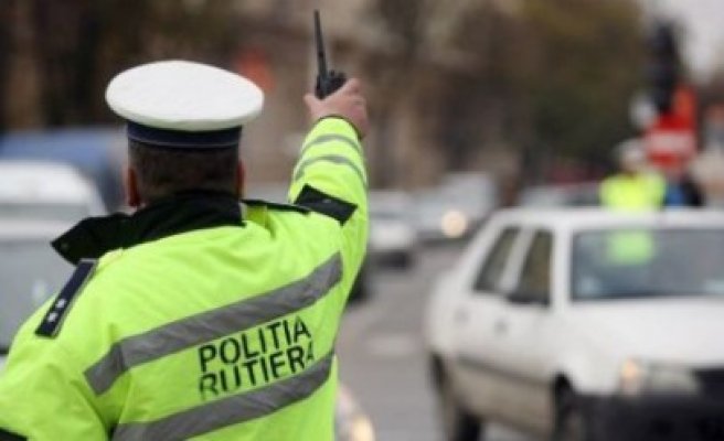 Prins la volan cu permisul de conducere suspendat
